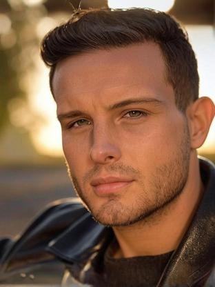 Person who looks like Noah Mills