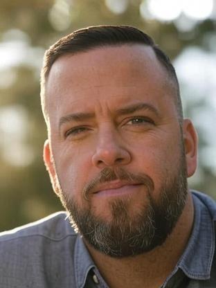 Person who looks like Nick Frost