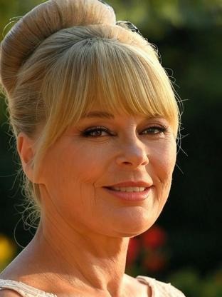 Person who looks like Sue Lyon
