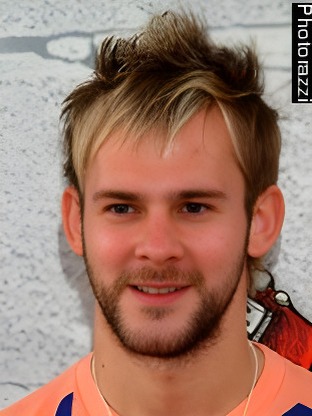 Person who looks like Thomas Sadoski