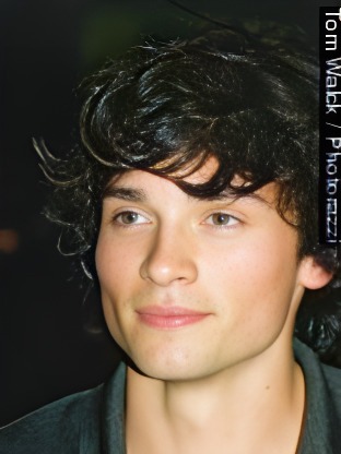 Person who looks like Patrick Schwarzenegger