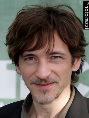 Person who looks like Dan Futterman