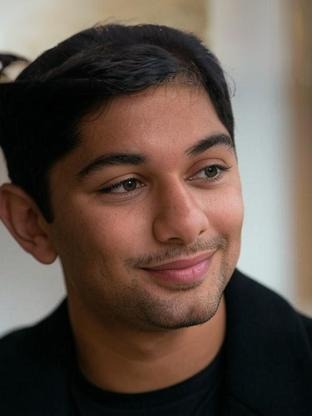 Person who looks like Jake Cannavale