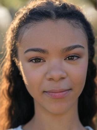 Person who looks like Alexandra Shipp