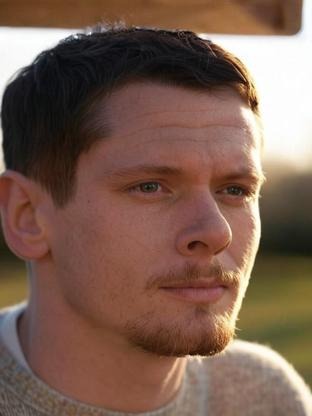 Person who looks like Alexander Skarsgård