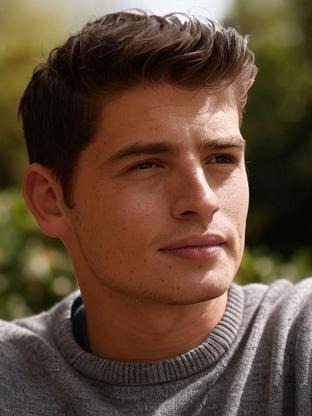 Person who looks like Phil Dunster