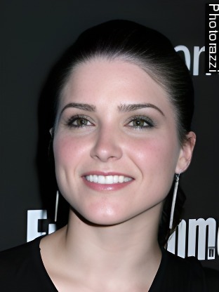 Person who looks like Rachel Hurd-Wood