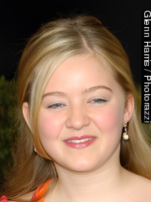 Person who looks like Bella Ramsey