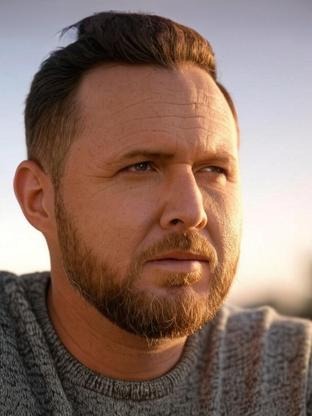 Person who looks like Aaron Paul