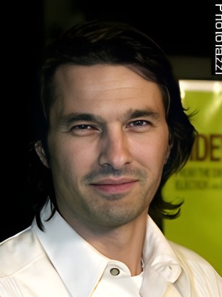 Person who looks like Ben Barnes