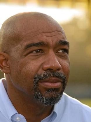 Person who looks like Khary Payton