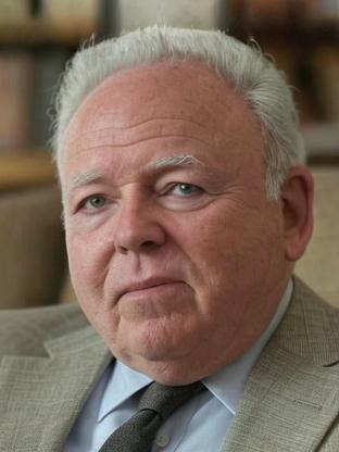 Person who looks like David Ogden Stiers