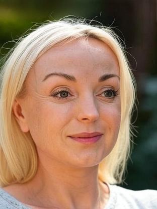 Person who looks like Amanda Abbington