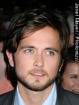Person who looks like Ray Chase