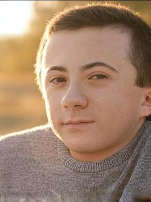 Person who looks like Bradley Steven Perry