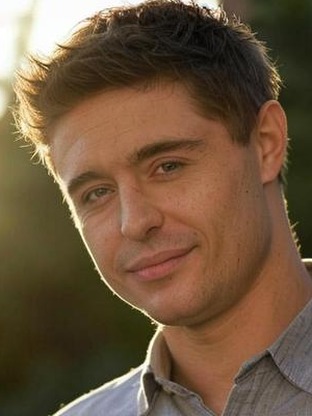 Person who looks like Callan McAuliffe