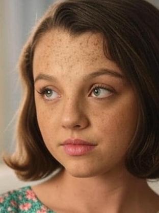 Person who looks like Bella Ramsey