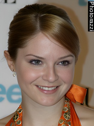Person who looks like Sarah Drew