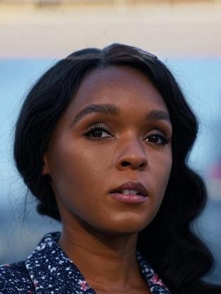 Person who looks like Felicia Pearson
