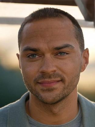 Person who looks like Frankie J (Musician)