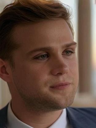Person who looks like Max Thieriot