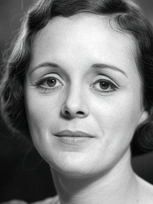 Person who looks like Merle Oberon