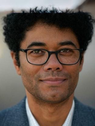 Person who looks like Jemaine Clement