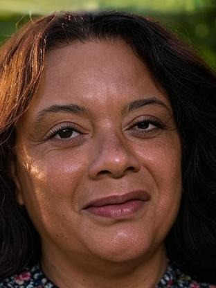 Person who looks like Karyn Parsons