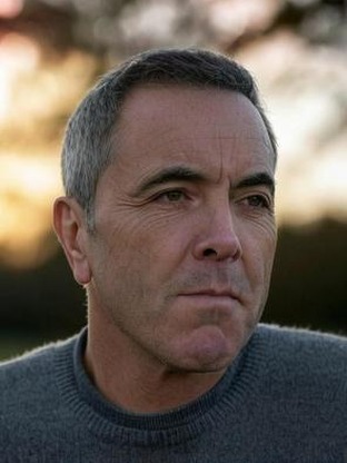 Person who looks like David Eigenberg