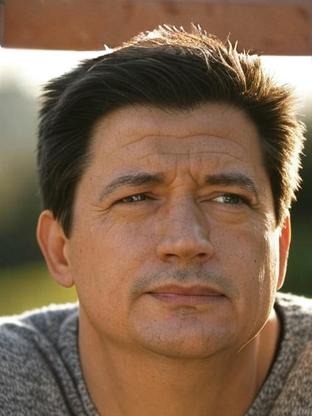 Person who looks like John Magaro