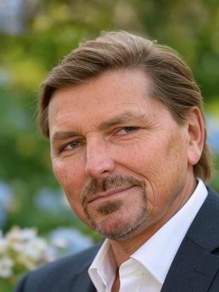 Person who looks like Lars Eidinger