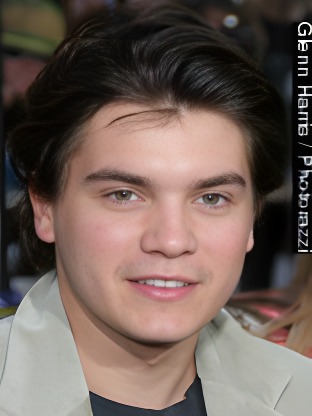 Person who looks like Will Poulter