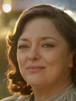Person who looks like Elizabeth Peña