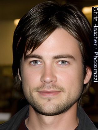 Person who looks like Robert Buckley
