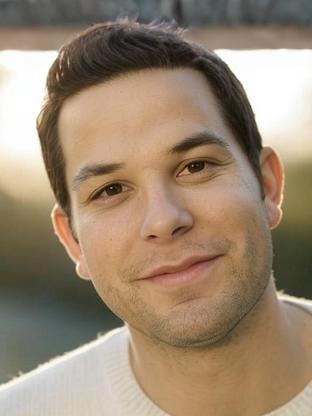 Person who looks like Michael Raymond-James