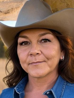 Person who looks like Kate Mulgrew