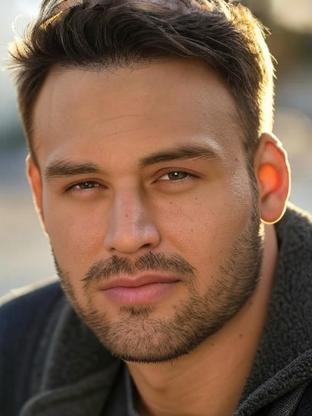 Person who looks like Douglas Booth