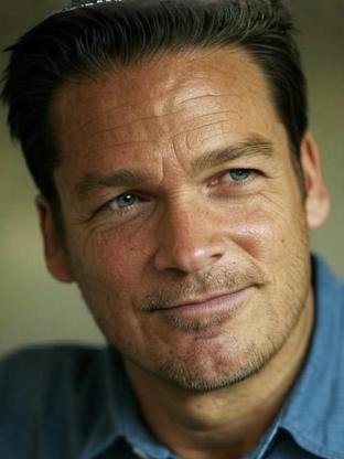 Person who looks like Eddie Cibrian