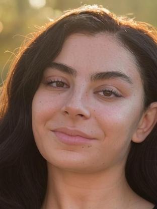 Person who looks like Rosa Salazar