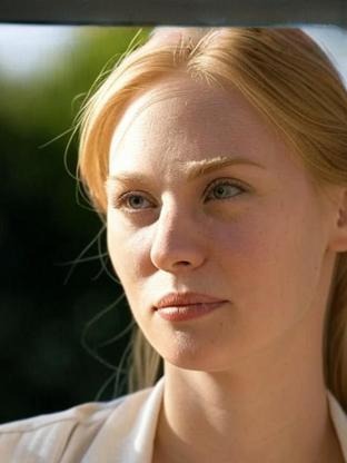Person who looks like Mackenzie Davis