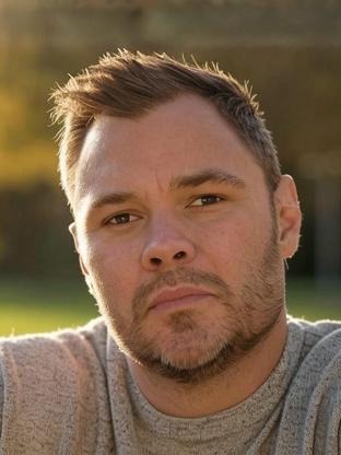 Person who looks like Ed Westwick