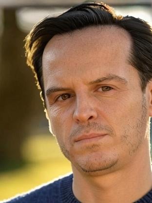 Person who looks like Peter Berg