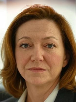 Person who looks like Lesley Manville