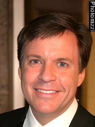 Person who looks like George Stephanopoulos