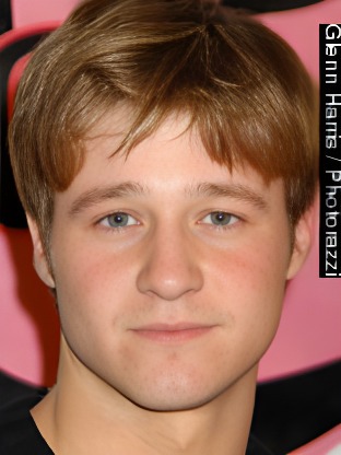 Person who looks like Joseph Quinn