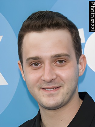 Person who looks like Daniel Mays