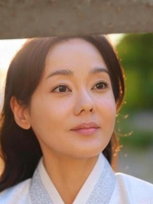Person who looks like Sandrine Holt
