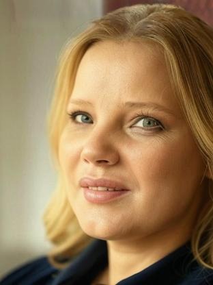 Person who looks like Mia Goth