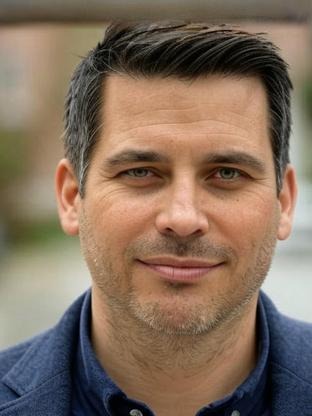 Person who looks like Matthew Goode