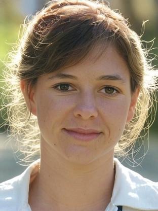 Person who looks like Julie Kavner